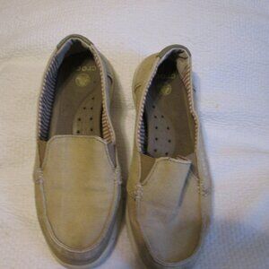 CROCS Walu Women's Tan Canvas Boat Shoe Size 6
